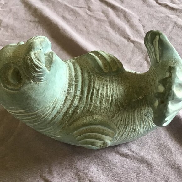 Vintage Isabel Bloom baby walrus sculpture - Nice display piece - Cute Walrus - Picture 5 of 5